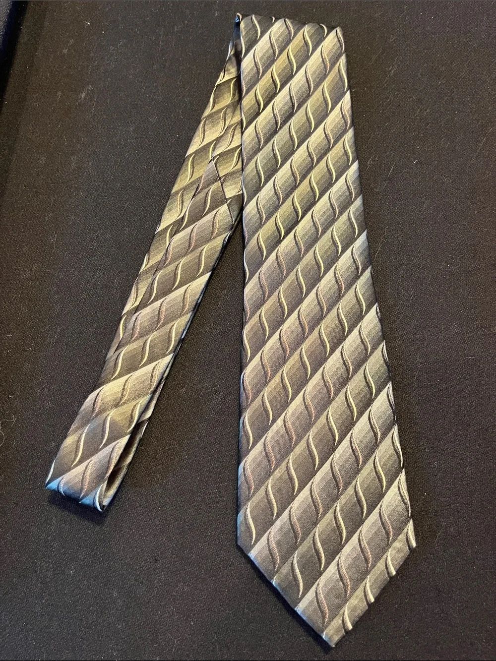 Arrow Olive-Tone Diagonal Ripple Silk Tie